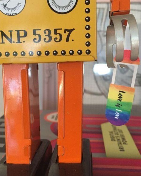 Funsy Love is Love Kamera Kapatıcı