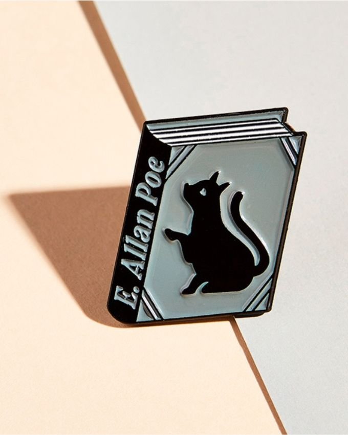 Judy Kaufmann E Allan Poe Pin