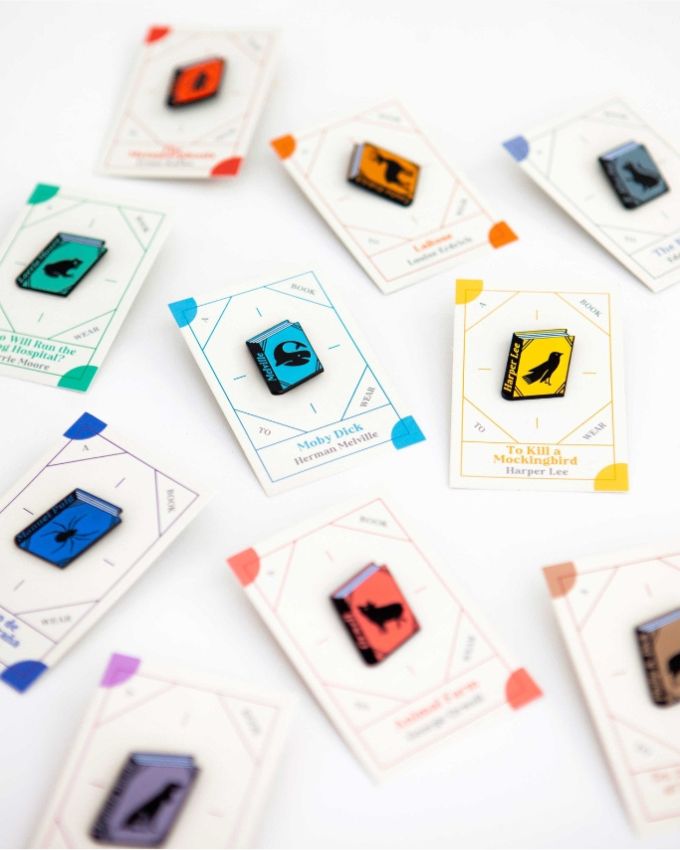 Judy Kaufmann E Allan Poe Pin