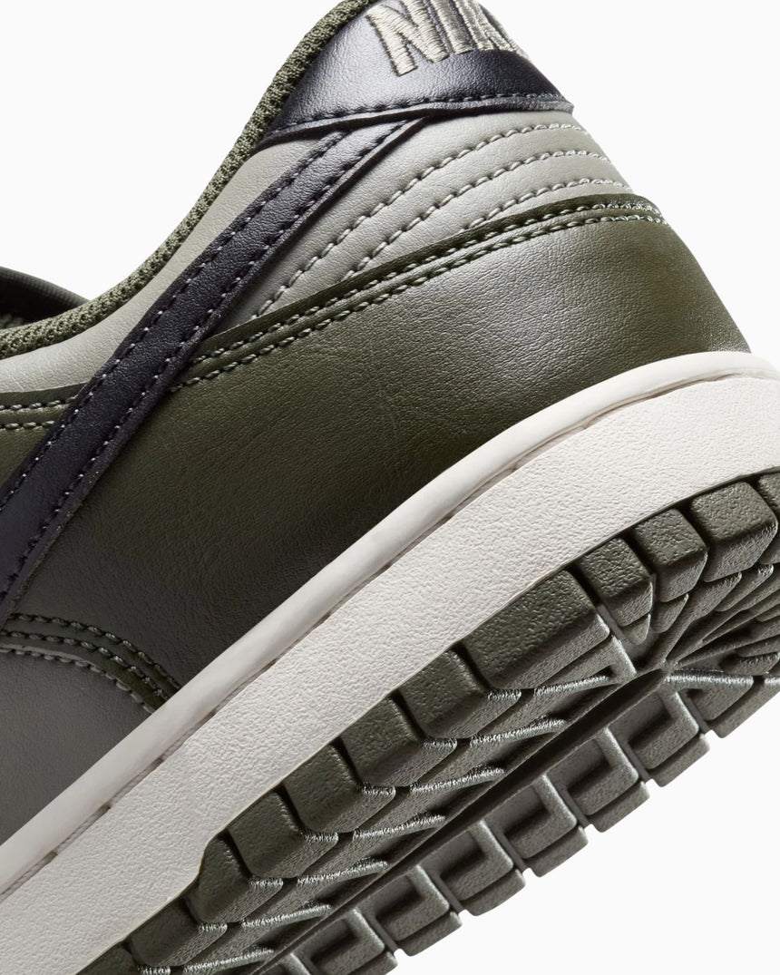 Nike Dunk Low Retro Sneaker