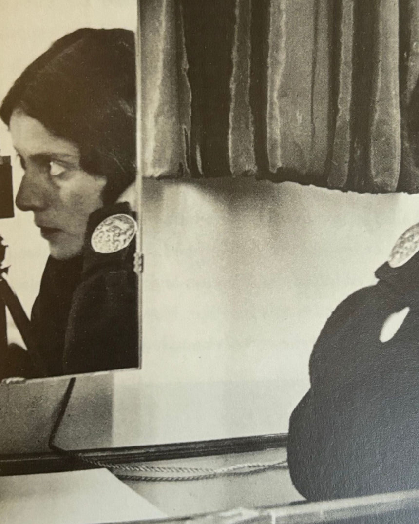 Pestil Books for vitruta On Reflection