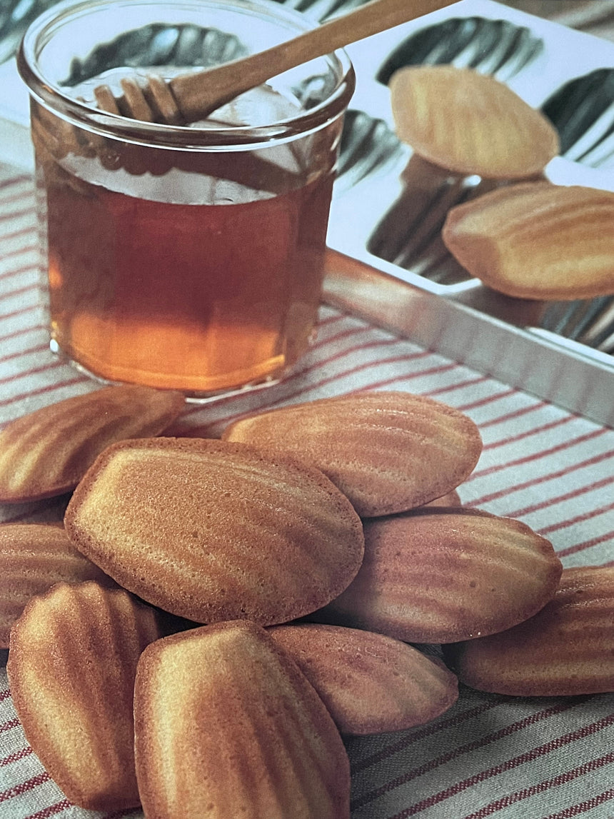 Pestil Books for vitruta Paris in a Basket: Markets - The Food and the People