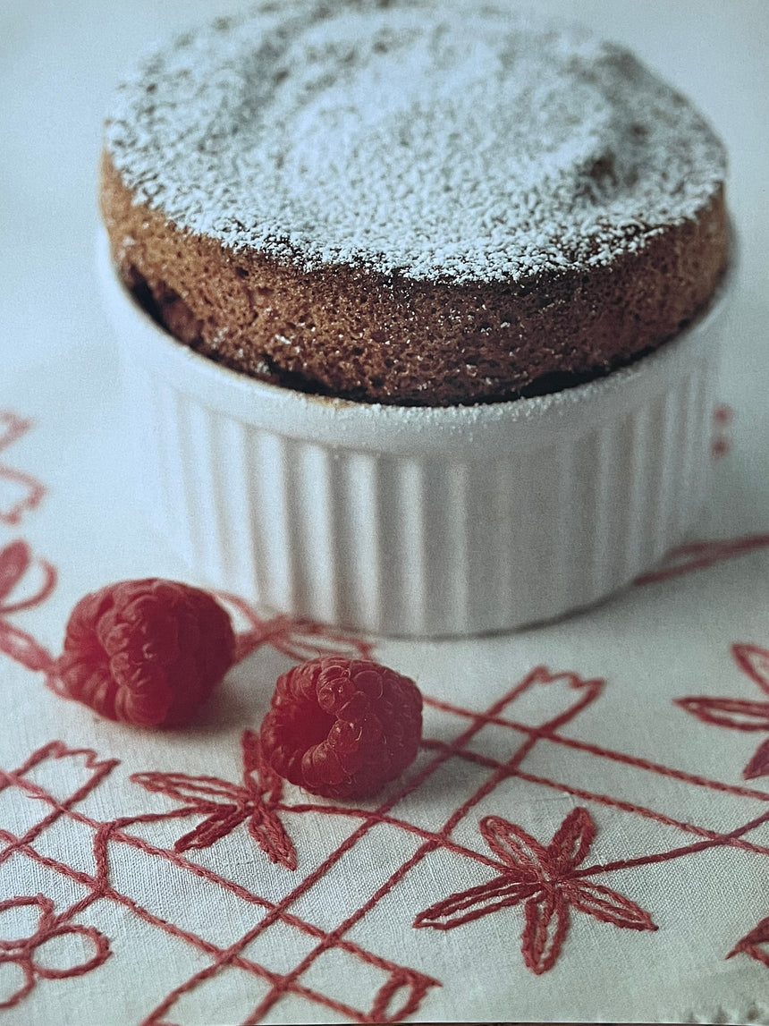 Pestil Books for vitruta Paris in a Basket: Markets - The Food and the People