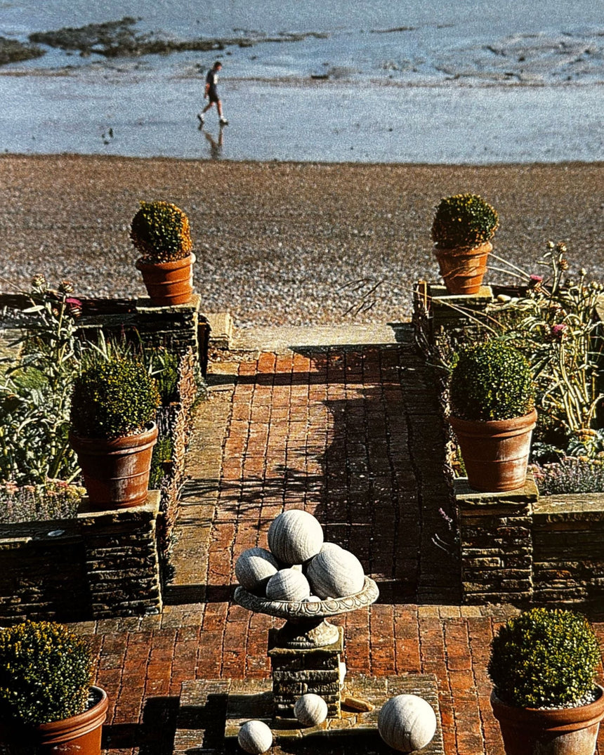 Pestil Books for vitruta Portfolio of Contemporary Gardens