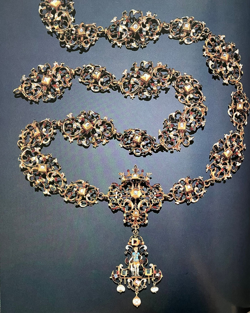 Pestil Books for vitruta The Necklace: From Antiquity to the Present