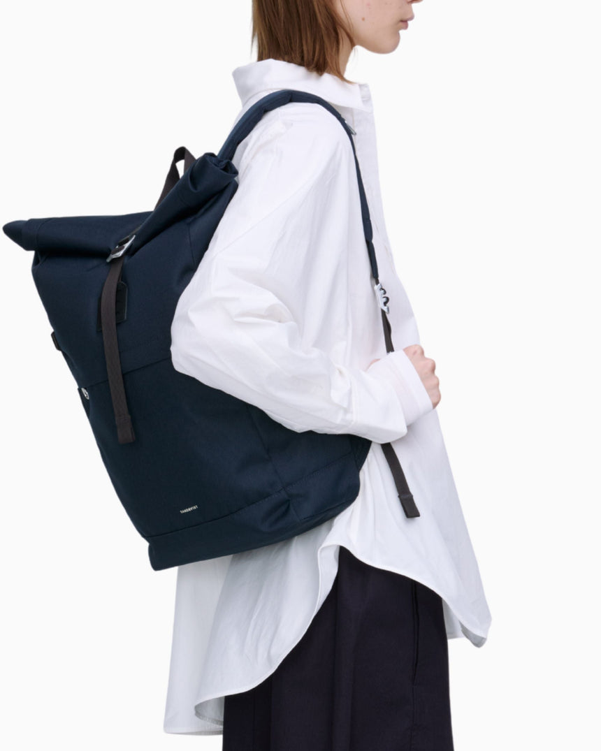 Sandqvist Icon Rolltop Sırt Çantası M Navy with black leather