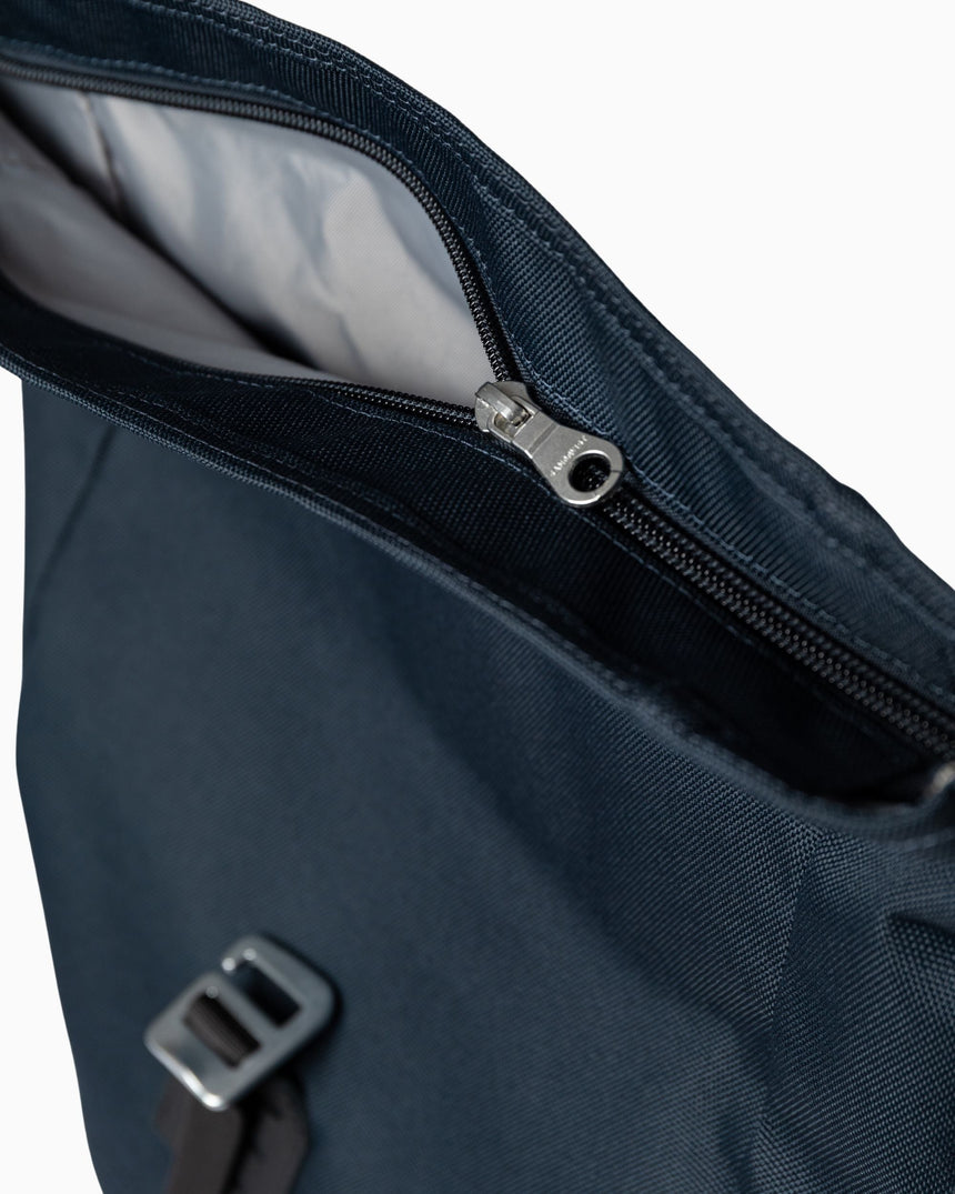 Sandqvist Icon Rolltop Sırt Çantası M Navy with black leather