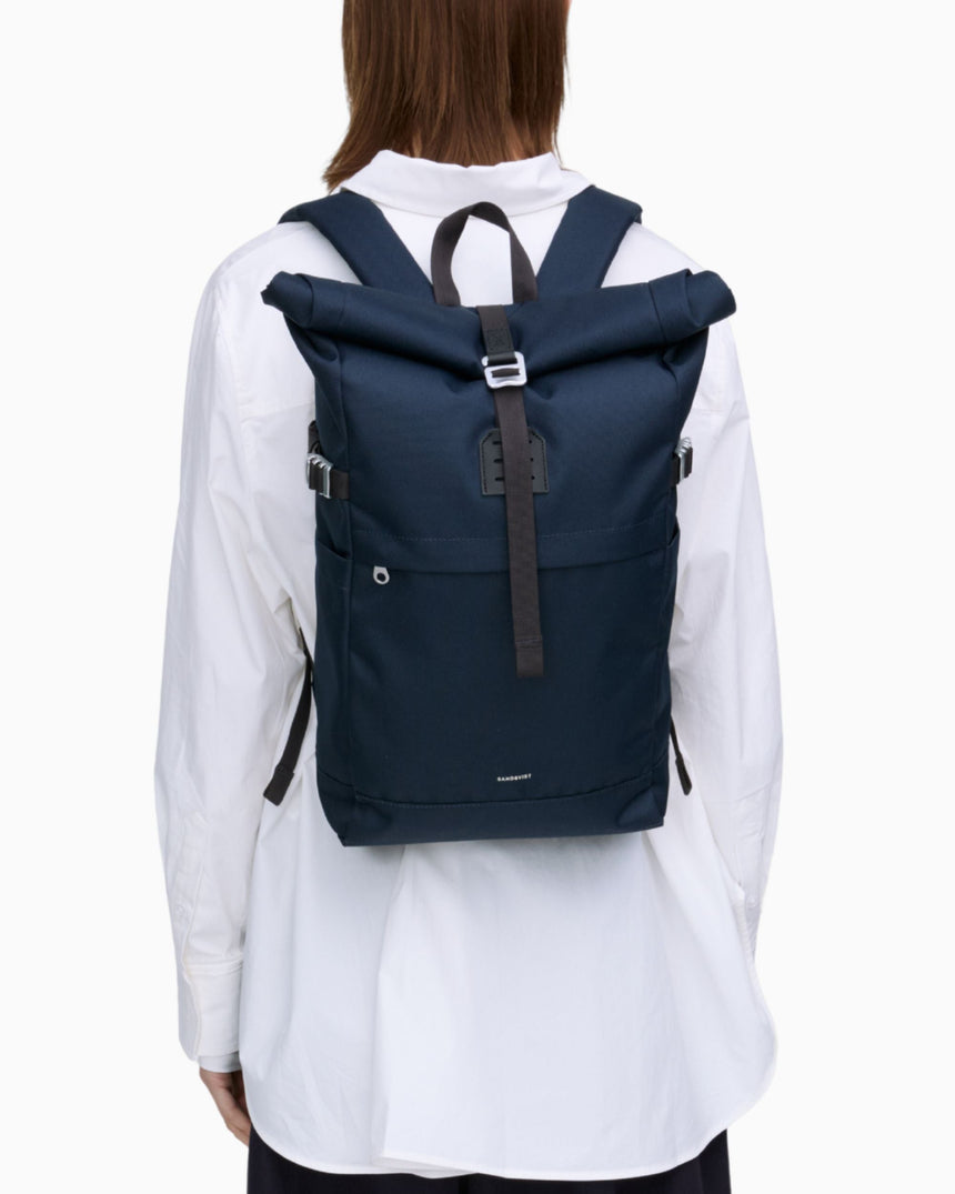 Sandqvist Icon Rolltop Sırt Çantası M Navy with black leather