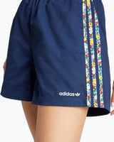 adidas Originals adidas Originals x Liberty London 3-Stripes Infill Kadın Şort