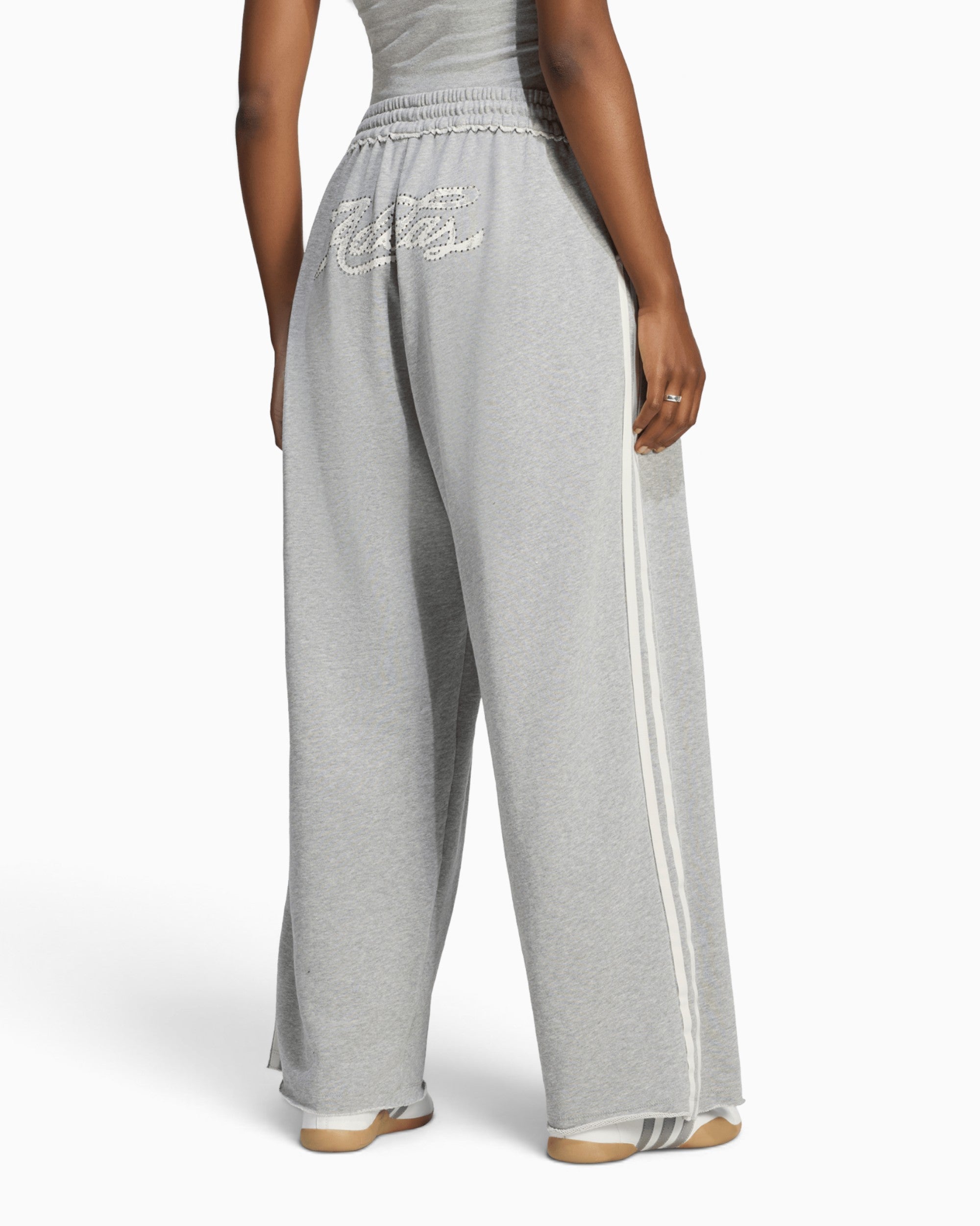 adidas Originals Badigirl Graphic Loose Sweat Pants Kadın Pantolon