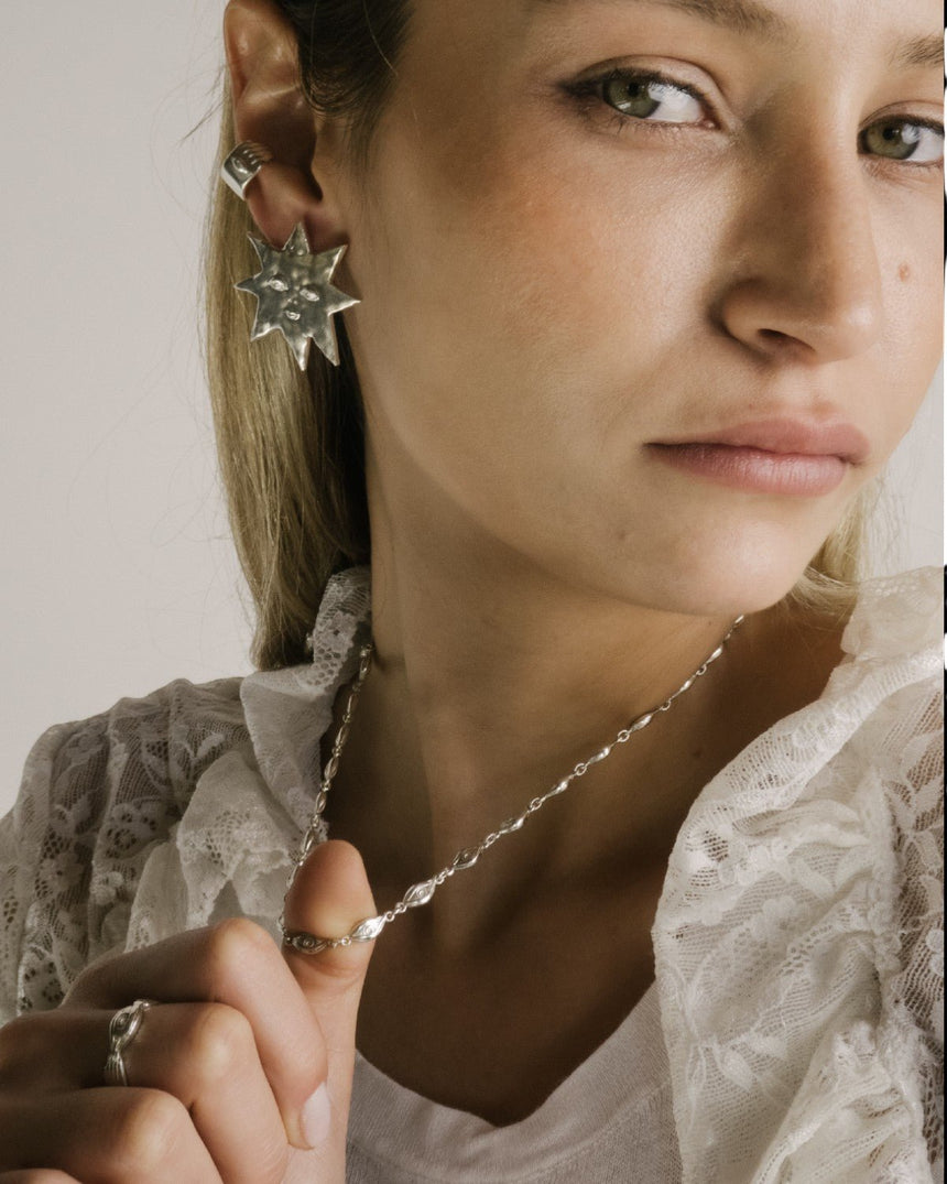 Esora The Hug Earcuff