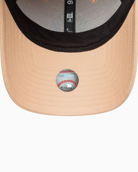 New Era NY Yankees Women's Metallic Logo 9FORTY Şapka