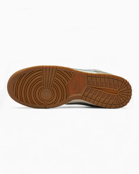 Nike Dunk Low Retro SE Sneaker