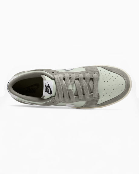 Nike Dunk Low Retro SE Sneaker