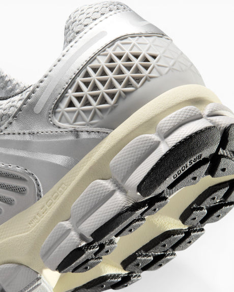 Nike Zoom Vomero 5 Kadın Sneaker