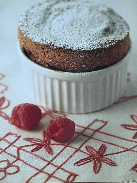 Pestil Books for vitruta Paris in a Basket: Markets - The Food and the People