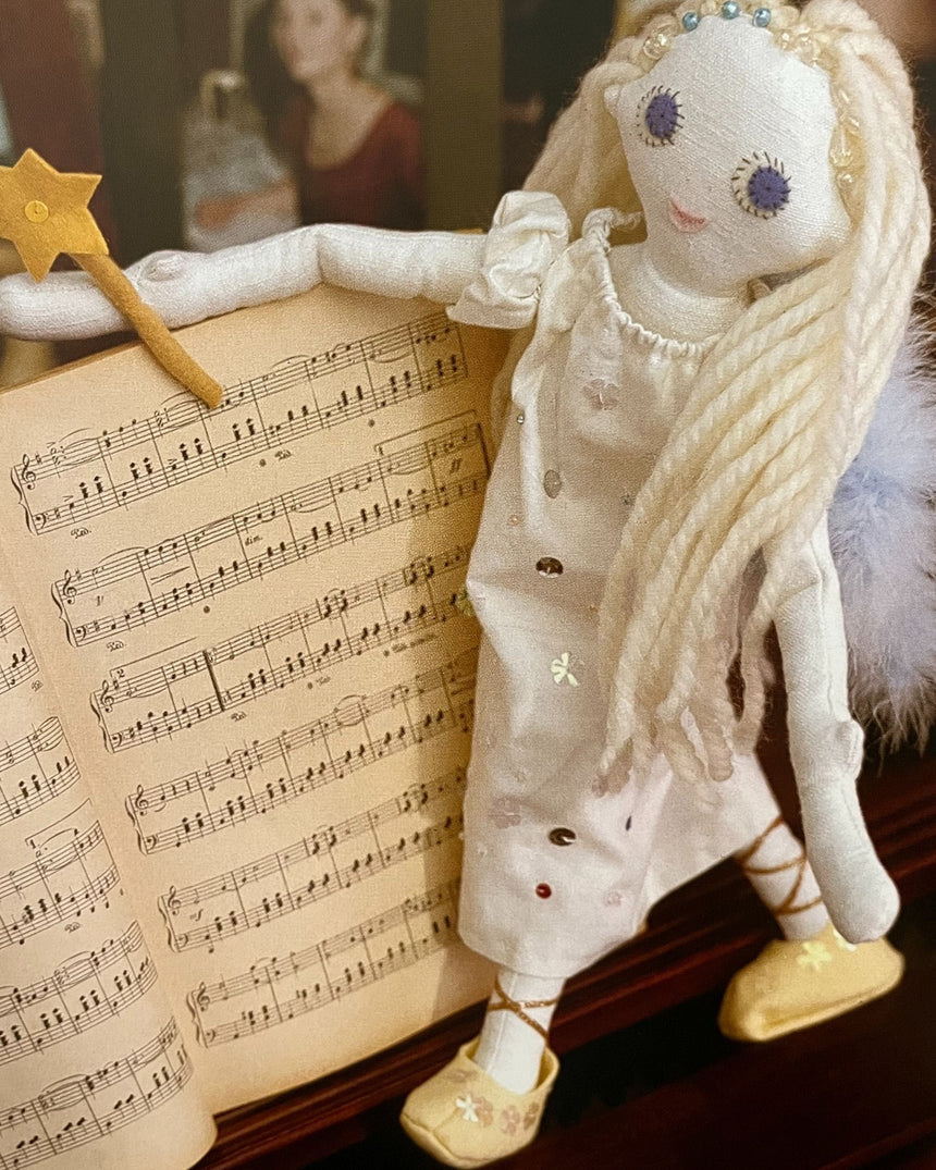 Pestil Books for vitruta Toys to Sew: 25 Cuddly Projects to Love