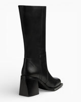 Prev KAREL X Kadın Bot