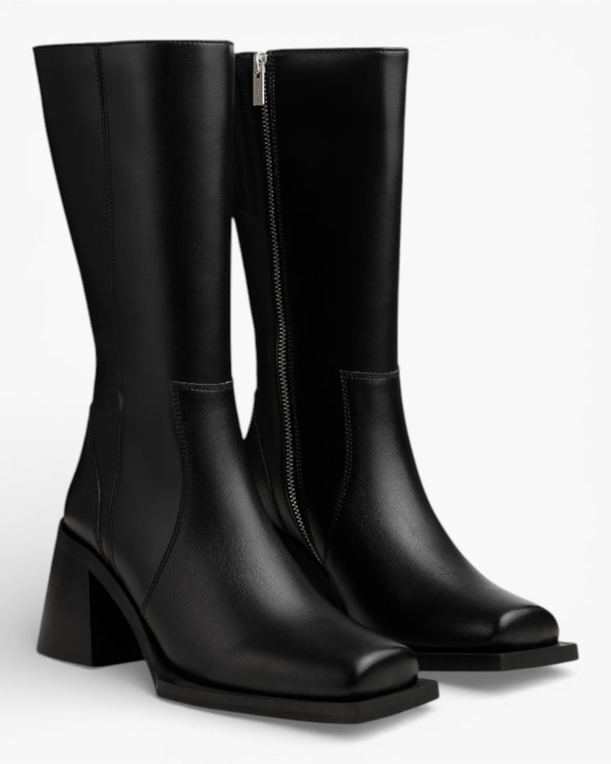 Prev KAREL X Kadın Bot