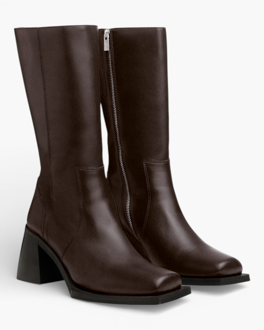 Prev KAREL X Kadın Bot