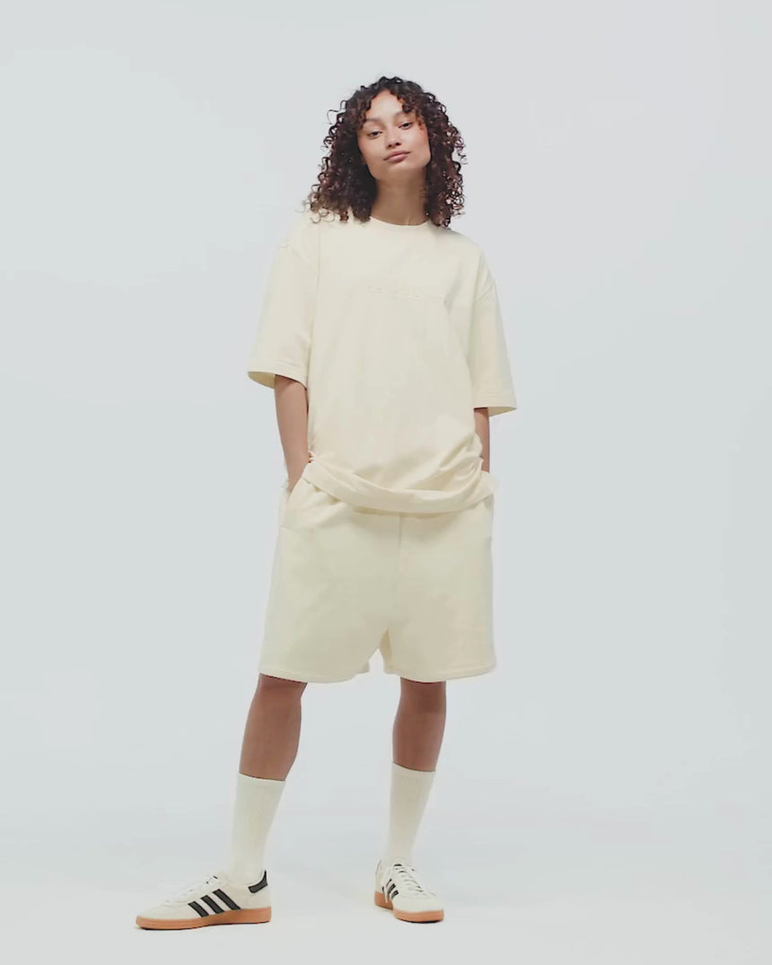 adidas Originals Essentials Linear Oversized Kadın T-Shirt