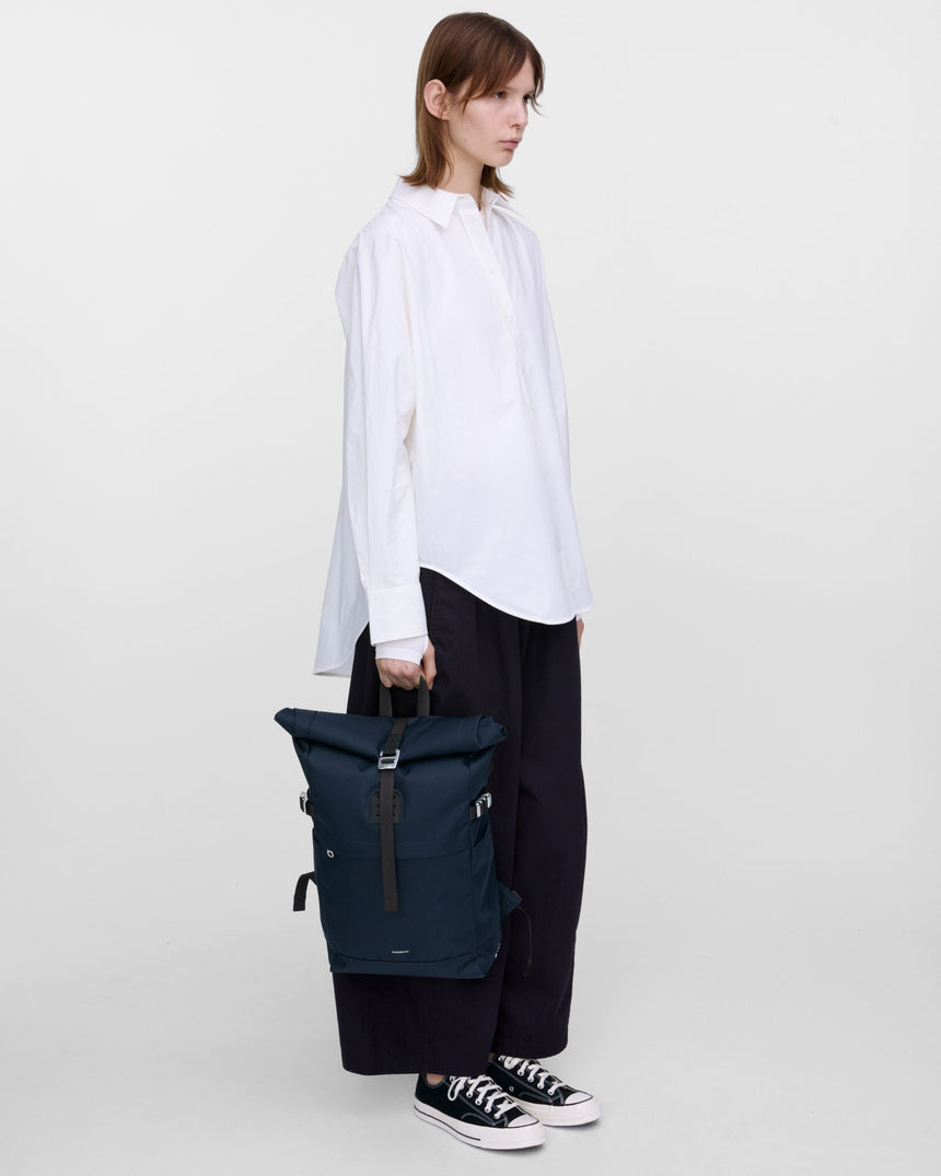 Sandqvist Icon Rolltop Sırt Çantası M Navy with black leather
