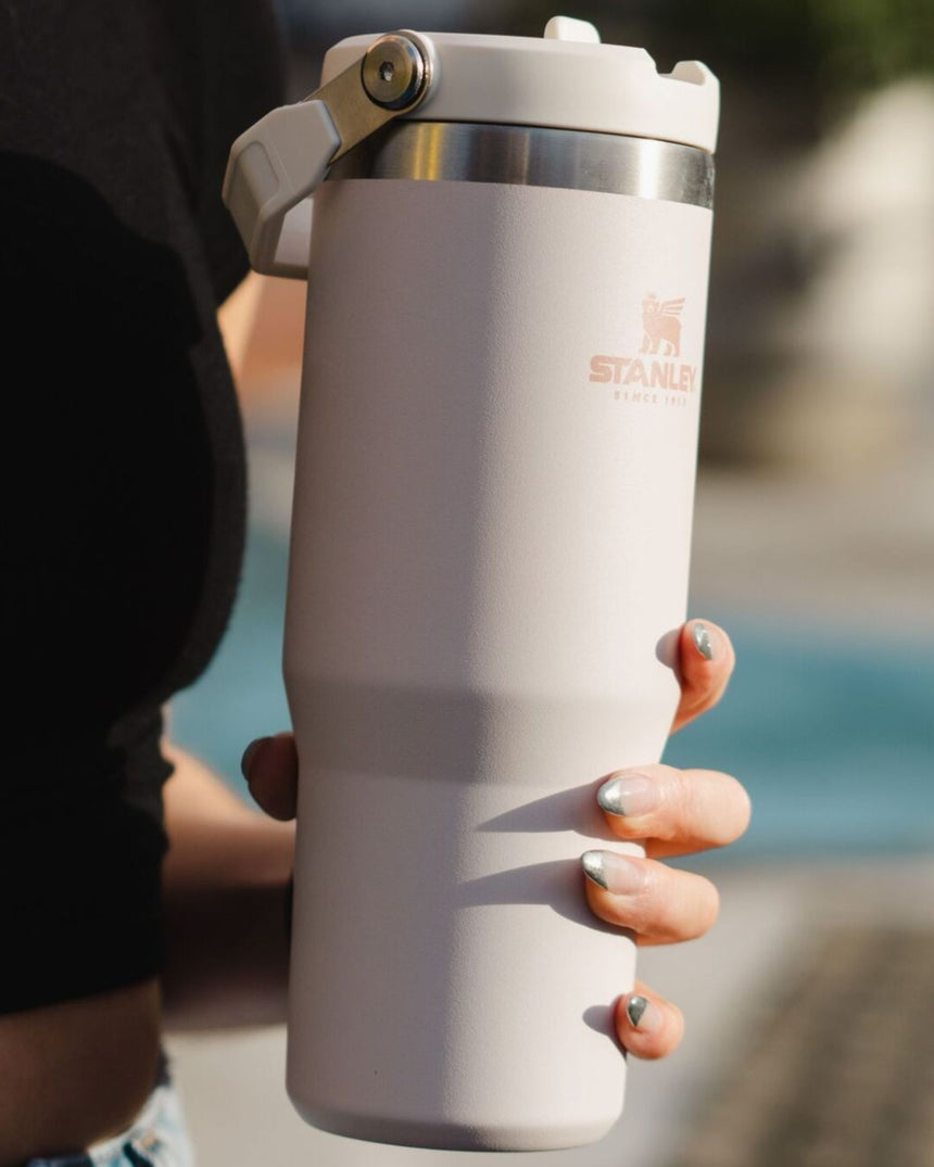 The IceFlow Flip Straw Tumbler 0,89 Lt